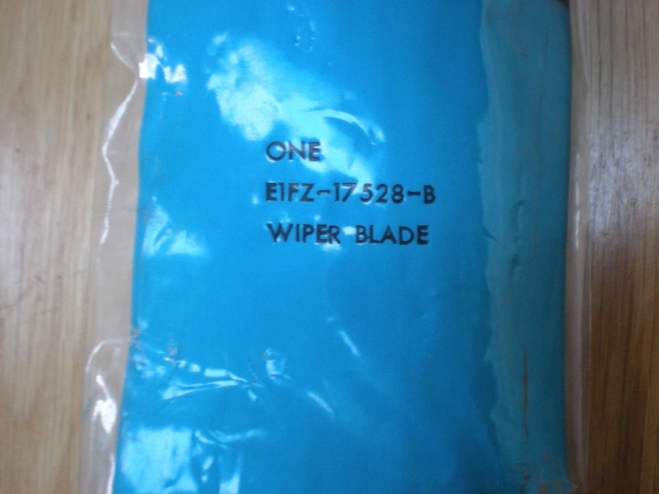 NUEVO 1981 82 83 84 FORD ESCORT WAGON ESCOBILLA LIMPIAPARABRISAS VENTANA TRASERA Foto 2 de 2