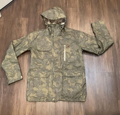 DC Shoes men's Small camouflage snowboard jacket with a 15K