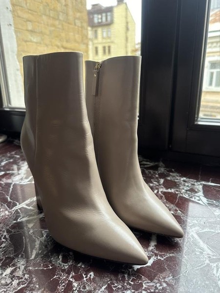 Women Gianvito Rossi Boots Beige Leather 39