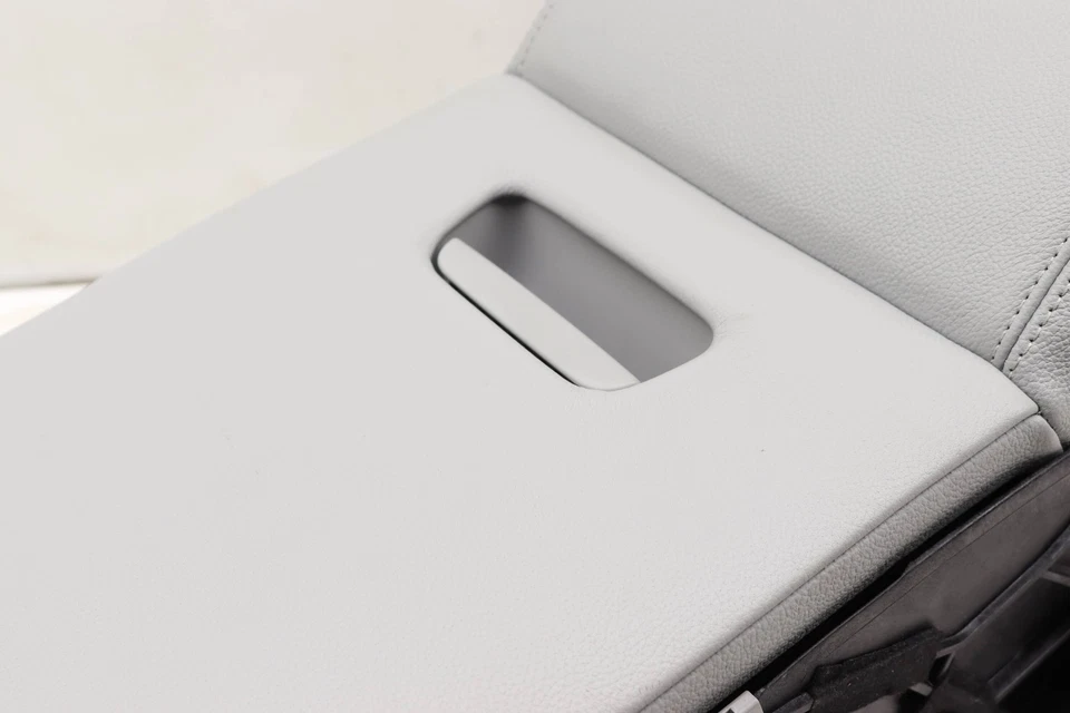 2011-2015 AUDI A8 QUATTRO - REAR Center SEAT Armrest Assembly 4H0885075K - Image 3 of 4