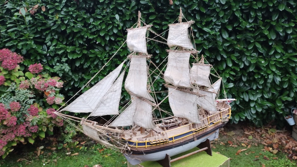 Großes Artesania Holzbausatz HMS ENDEAVOUR Modellschiff Captain Cook Segelschiff - Bild 2 von 4