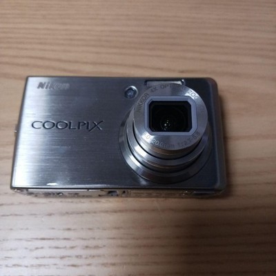 Nikon COOLPIX S600 Retro Digital Camera Silver Stylish Design