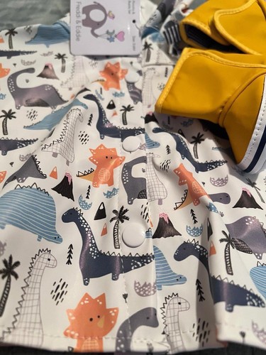 2 piece NWT Baby boy or girl unisex Rain coat & rain boots set (0-6m) - Picture 4 of 11