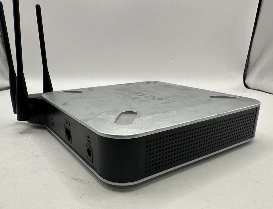 Punto de acceso Linksys Wireless-N con alimentación a través de Ethernet WAP4400N con cargador Foto 4 de 4