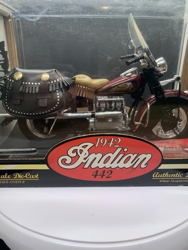 Tootsie Toys 1942 Indian Motorcycle 442 Die-Cast Model WITH SADDLE BAGS 1996 - Picture 3 of 4
