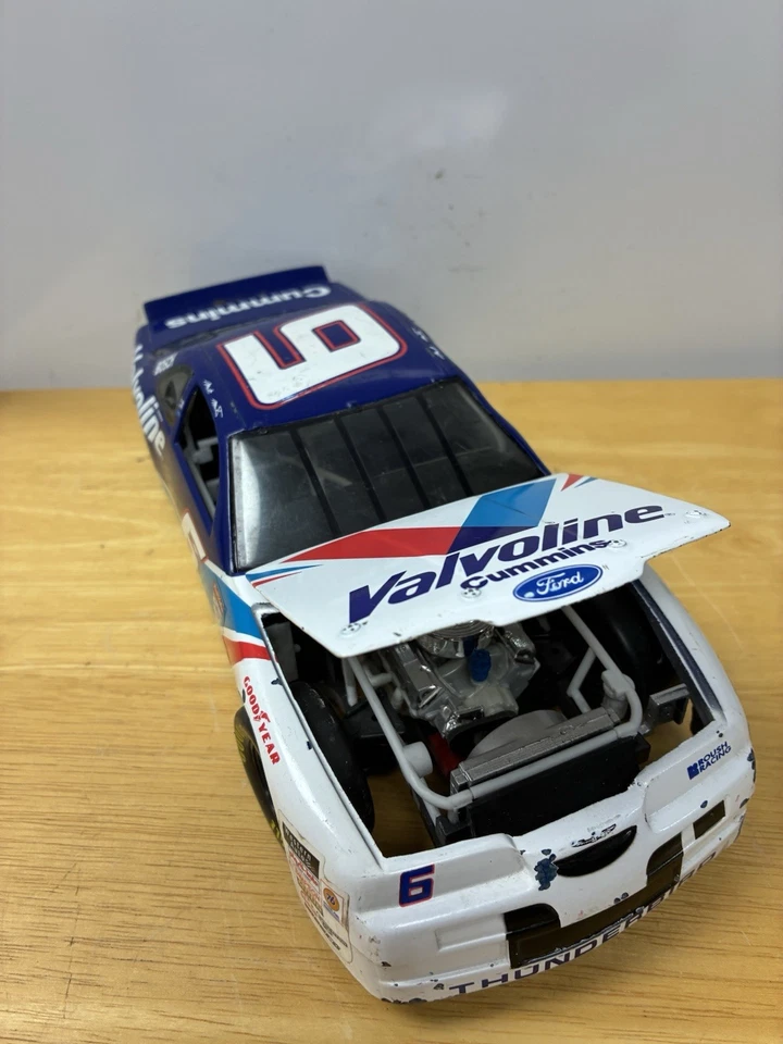 Mark Martin #6 1996 Valvoline Ford Thunderbird  1/18 Scale RCCA Car Pre-Owned - Image 4 of 4