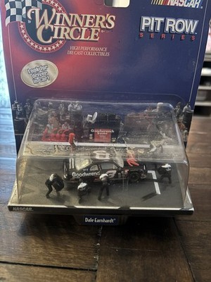 Vtg Winners Circle NASCAR Dale Earnhardt 3 Goodwrench Plus Pit Row Series 1998