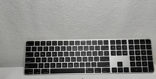 Apple A2520 Magic Keyboard With Touch ID and Numeric Keypad Silver BLACK