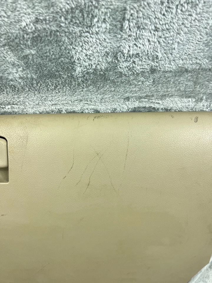 Conjunto de puerta guantera Nissan Altima 2007-2012 68510ZX00A OEM BRONCEADO Foto 2 de 4