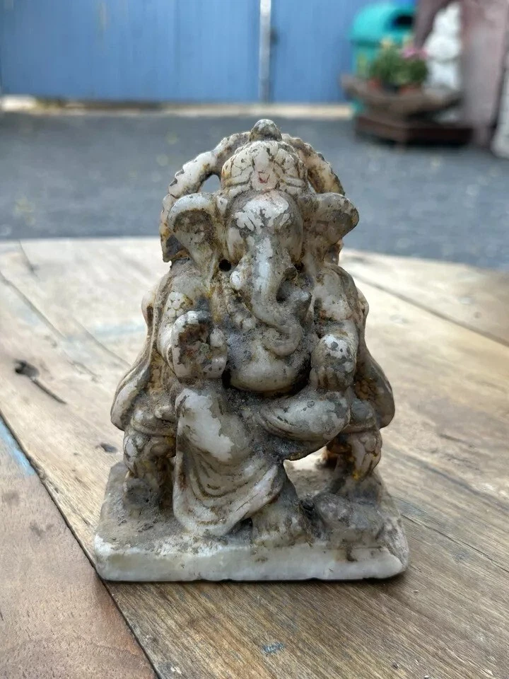 Antigua estatua original de piedra de mármol del dios hindú Ganesh Foto 2 de 4