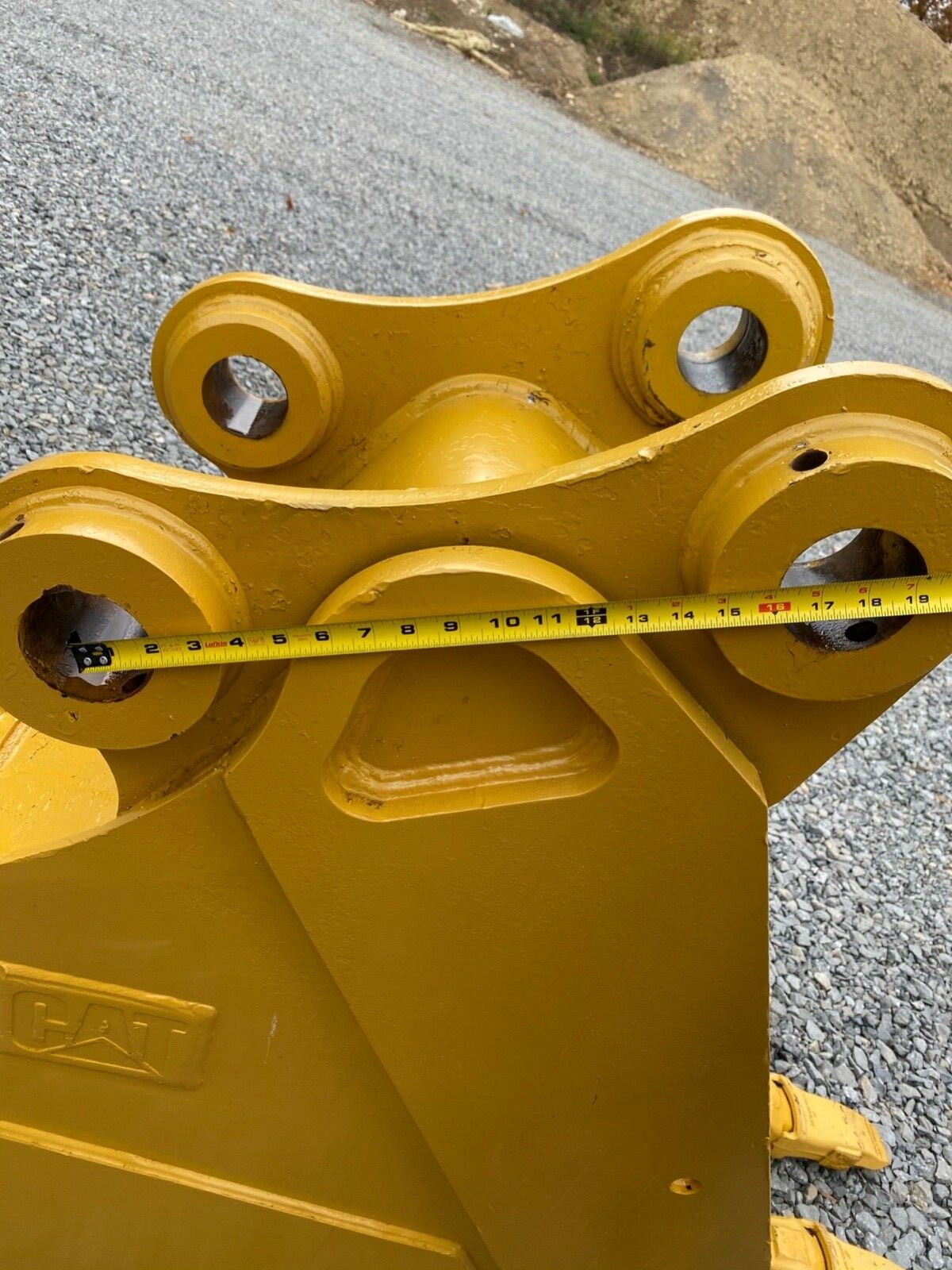 24" Cat 320 Excavator Bucket, 80 mm Pins, Fits Cat 320C,320D,320DL,322C