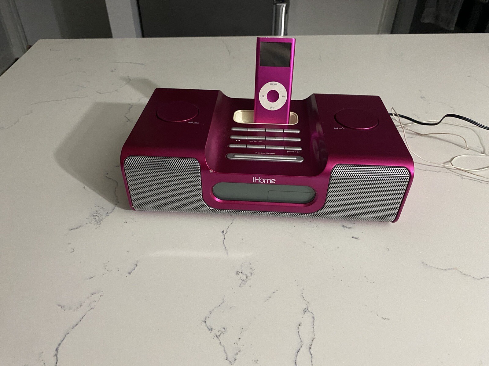 Radio & Ipod Nano- Excellent Condition!!