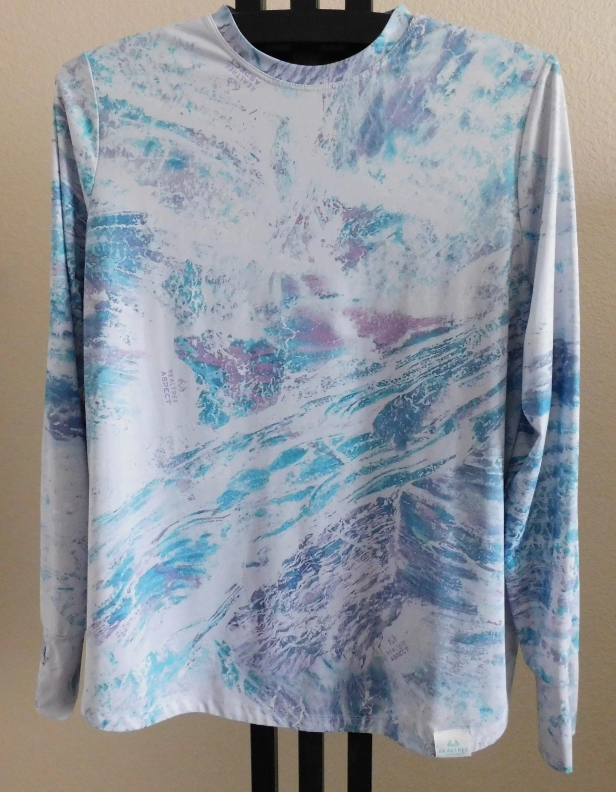 Realtree Aspect Fishing Women's XL Long Sleeve Performance Shirt Blue Wave UPF