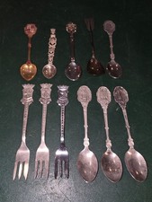 Lot de 11 petites cuillères et fourchettes collection ( touristiques) sans boite