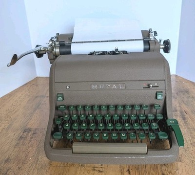Royal HH Series Magic Margins Rare Large Font Typewriter 1950s Working Cond.