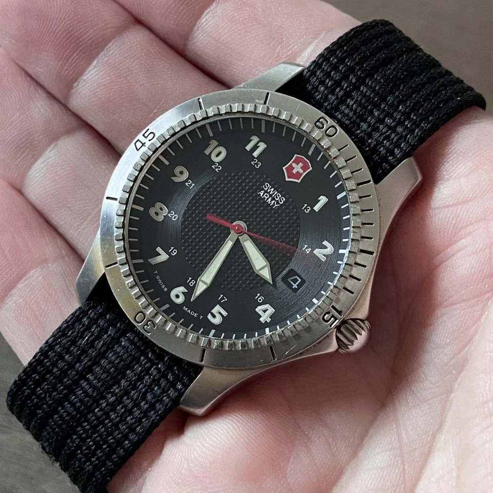 Victorinox Swiss Army Odyssey esfera negra cuarzo 38 mm reloj vintage para hombre INC22967 - Imagen 3 de 4