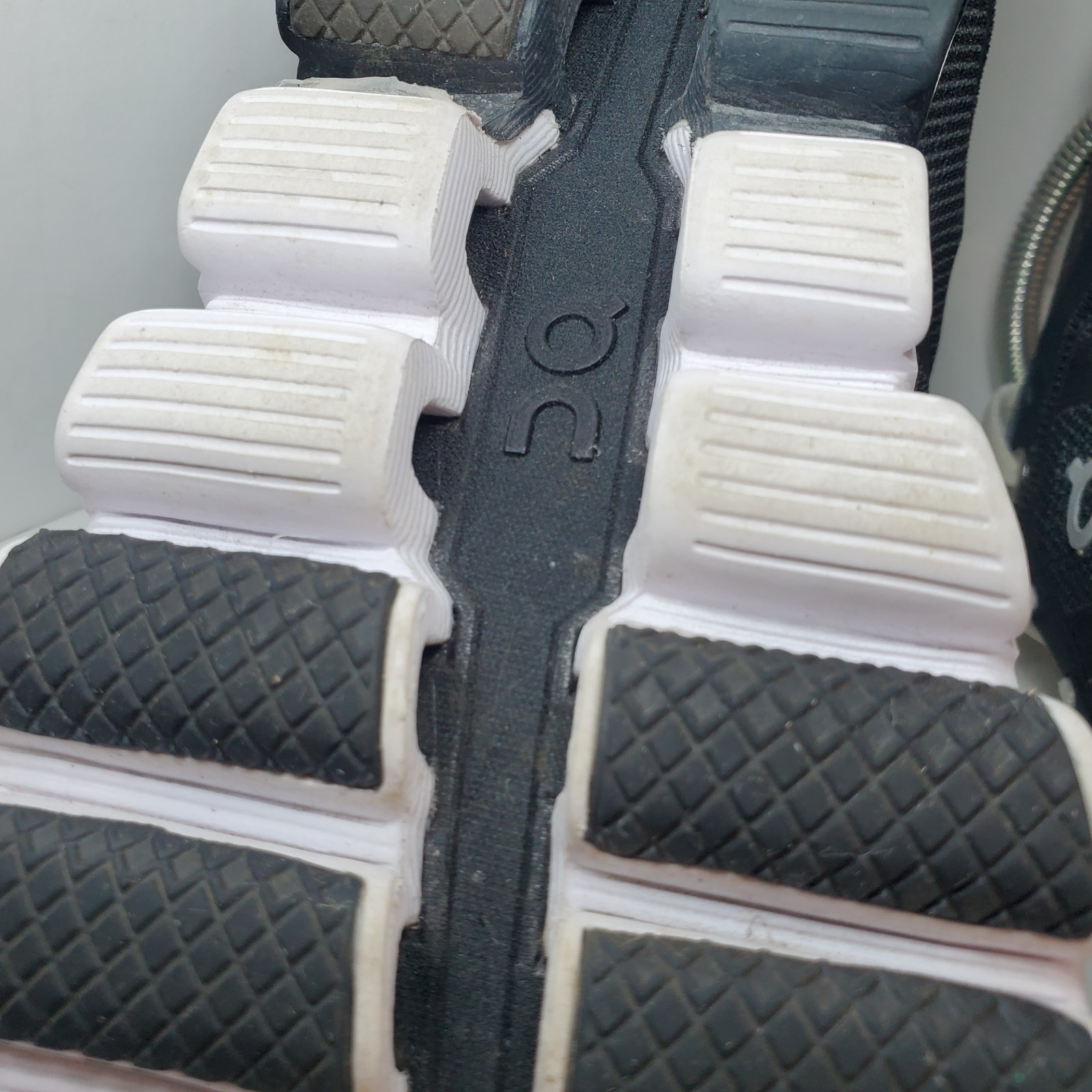 On Running Cloud Cloudflow Athletic Swiss Shoes A… - image 9