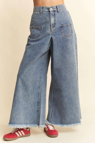 Davi & Dani Patch Pocket Wide Leg Culotte Jeans - Picture 13 of 13