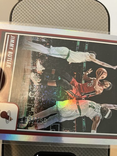 2023 2024 NBA Hoops Jimmy Butler Silver Holo /199 - Bild 2 von 3
