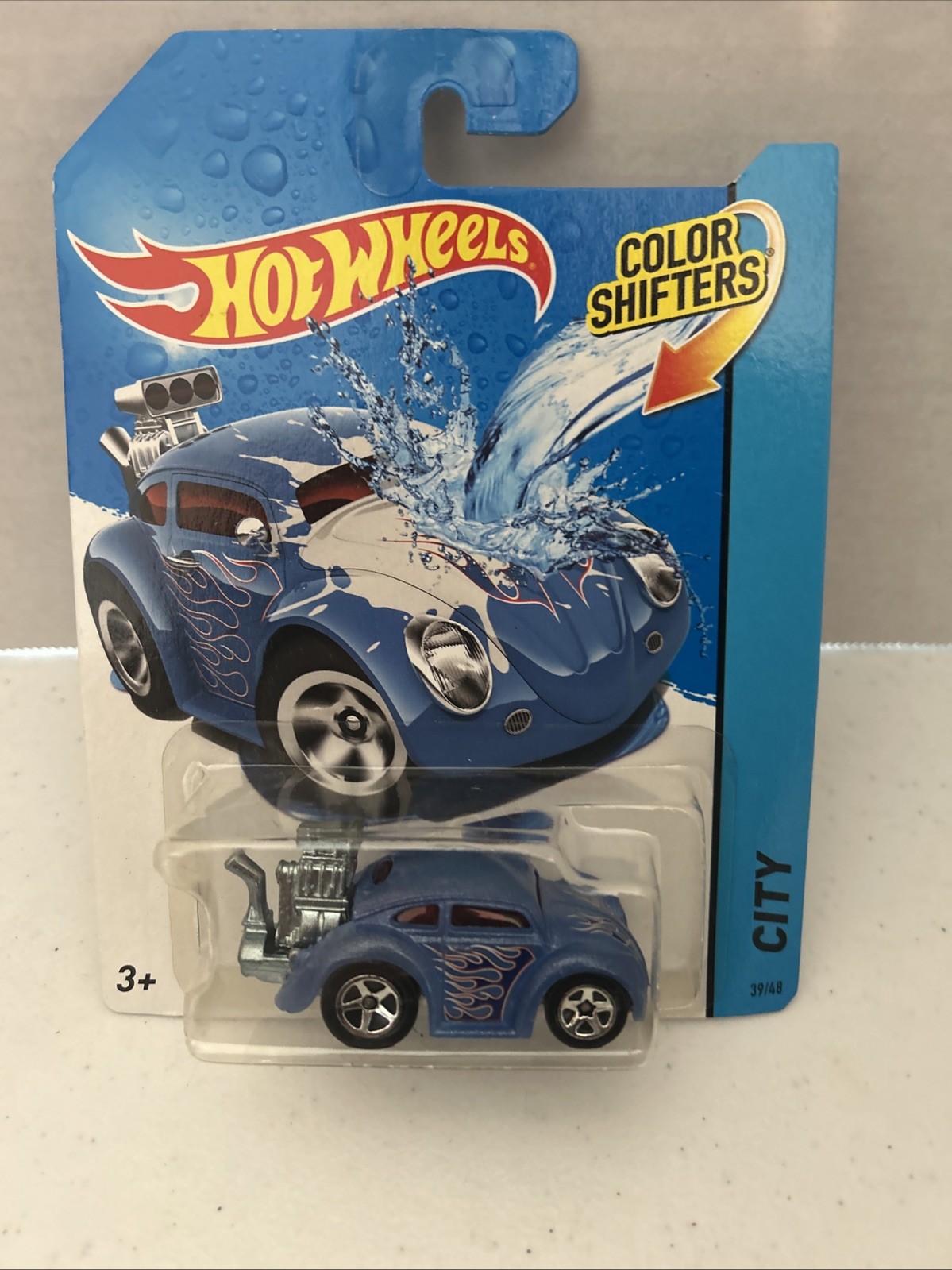 Hot Wheels COLOR SHIFTERS 2013 VOLKSWAGEN BEETLE Color Changing Car