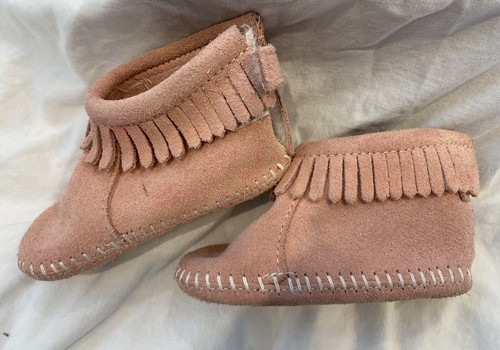 Minnetonka Pink Suede Fringe Moccasin Booties Crib Shoes Toddler Baby Girls SZ 5 - Picture 4 of 7