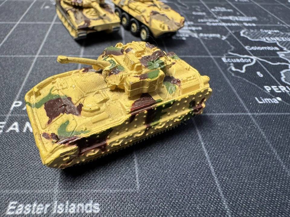 Vintage 1990's Micro Machines Military & ARMY TANK desert camo - Image 3 of 4