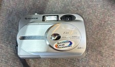 FUGIFILM FINEPIX 2600 ZOOM 2 MP Digital Camera - No Card - Tested Working