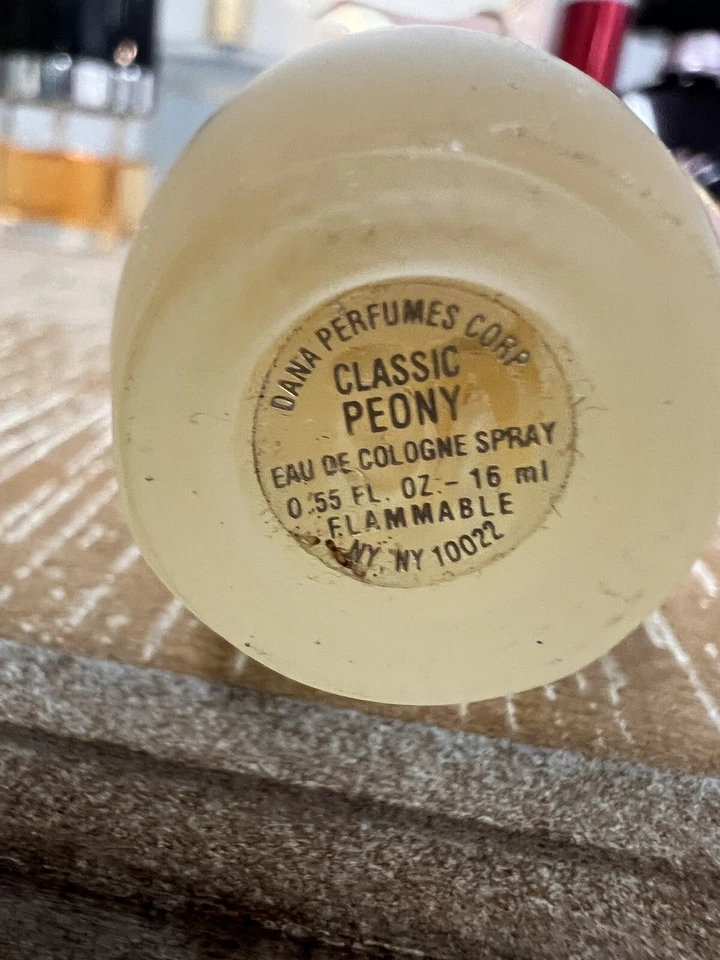 Perfumes De Colección Oscar De La Renta, rubíes raros, Kardashian, Chantilly Heaven Enviado+ Foto 4 de 4