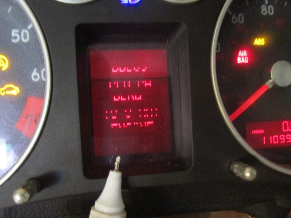 00-06 Audi TT Speedometer Instrument Cluster 110K Miles 8n1920980 READ - Imagem 3 de 4