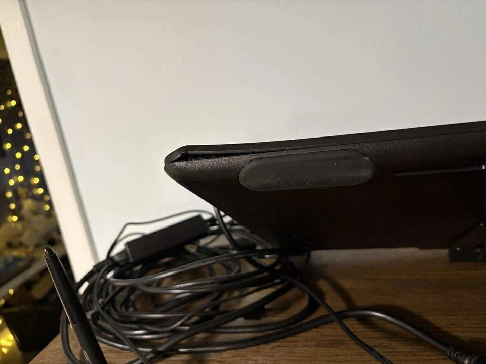 Tableta de dibujo con pantalla de lápiz Wacom Cintiq 22 DTK2260K0A **CON ACCESORIOS GRATUITOS** Foto 4 de 4