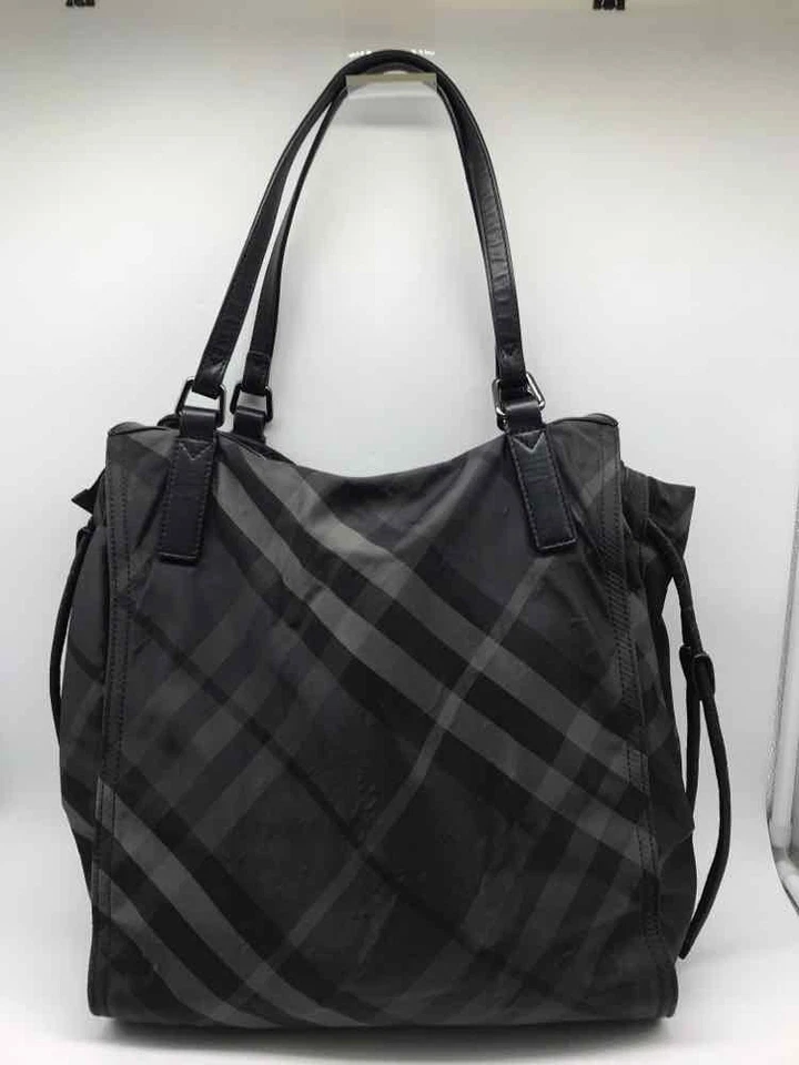 Bolso Bucket Burberry Black House Check de segunda mano Foto 2 de 4