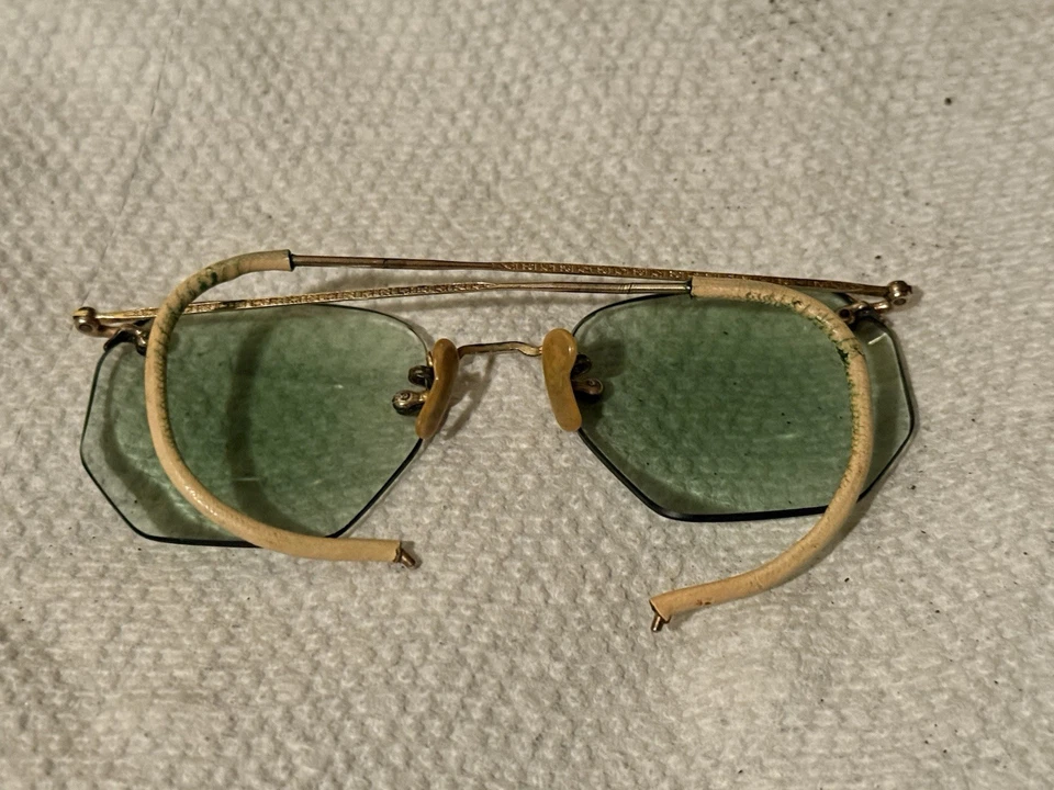 Gafas de sol vintage sin montura teñidas de verde - Lentes octogonales - Marco de alambre dorado Foto 3 de 4