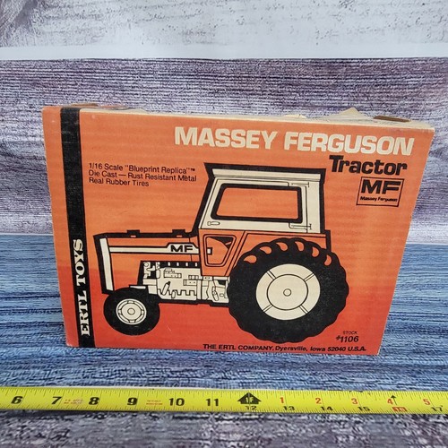 Tractor fundido a presión vintage Ertl escala 1/16 Massey Ferguson modelo 590 rojo y gris - Imagen 8 de 9