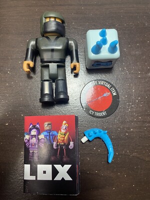 Roblox Series 11 NINJA LEGENDS: SHADOW MASTER Figure w/ ICY