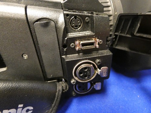 Panasonic AG-HVX200P P2 HD/DVCPRO Camera w/332 hrs, Charger, DC Cable, Box - Picture 11 of 17