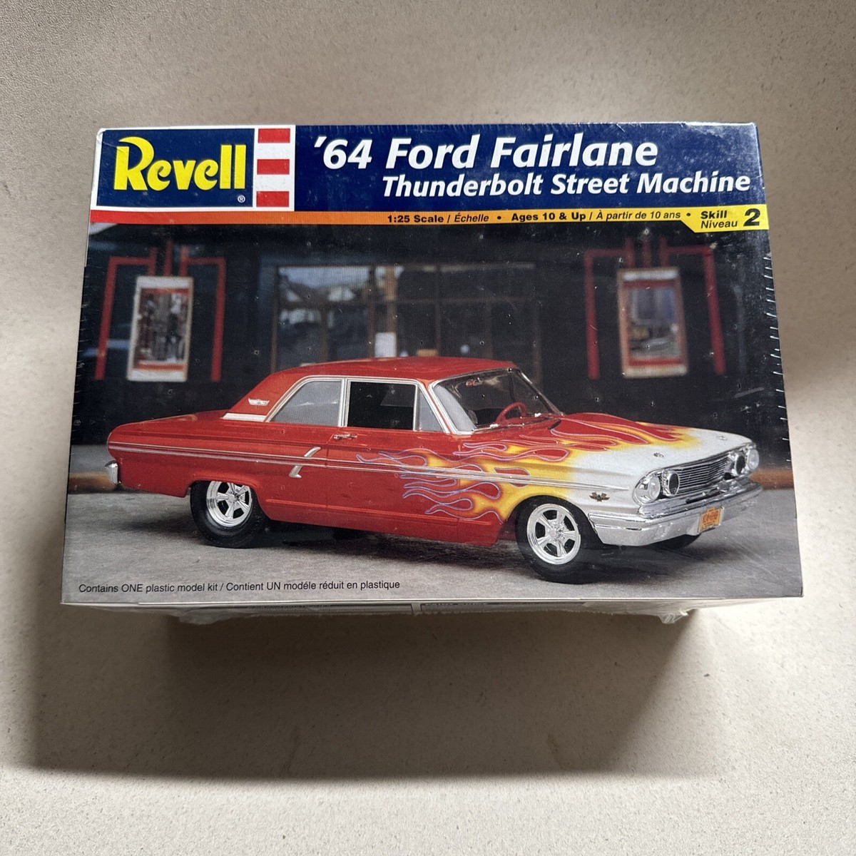 Revell  '64 Ford Fairlane プラモデル Revell '64 Ford Fairlane 2n1 85-2076 look Before you Buy
