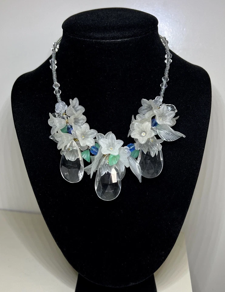 Hand Blown Pressed Italian Murano Flowers Leaves Art Glass & Lucite VTG Necklace - Image 3 of 4