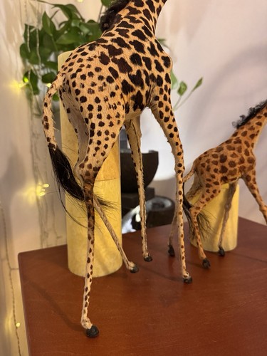 Statuine giraffa africana artigianali set di 2 sculture animali cuoio nascondiglio - Foto 3 di 19