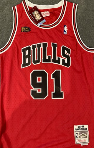CAMISETA DE LOS CHICAGO BULLS HOF FIRMADA POR DENNIS RODMAN FINAL AUTOMÁTICA M&N ¡CON TESTIGO DE JSA!! - Imagen 3 de 4