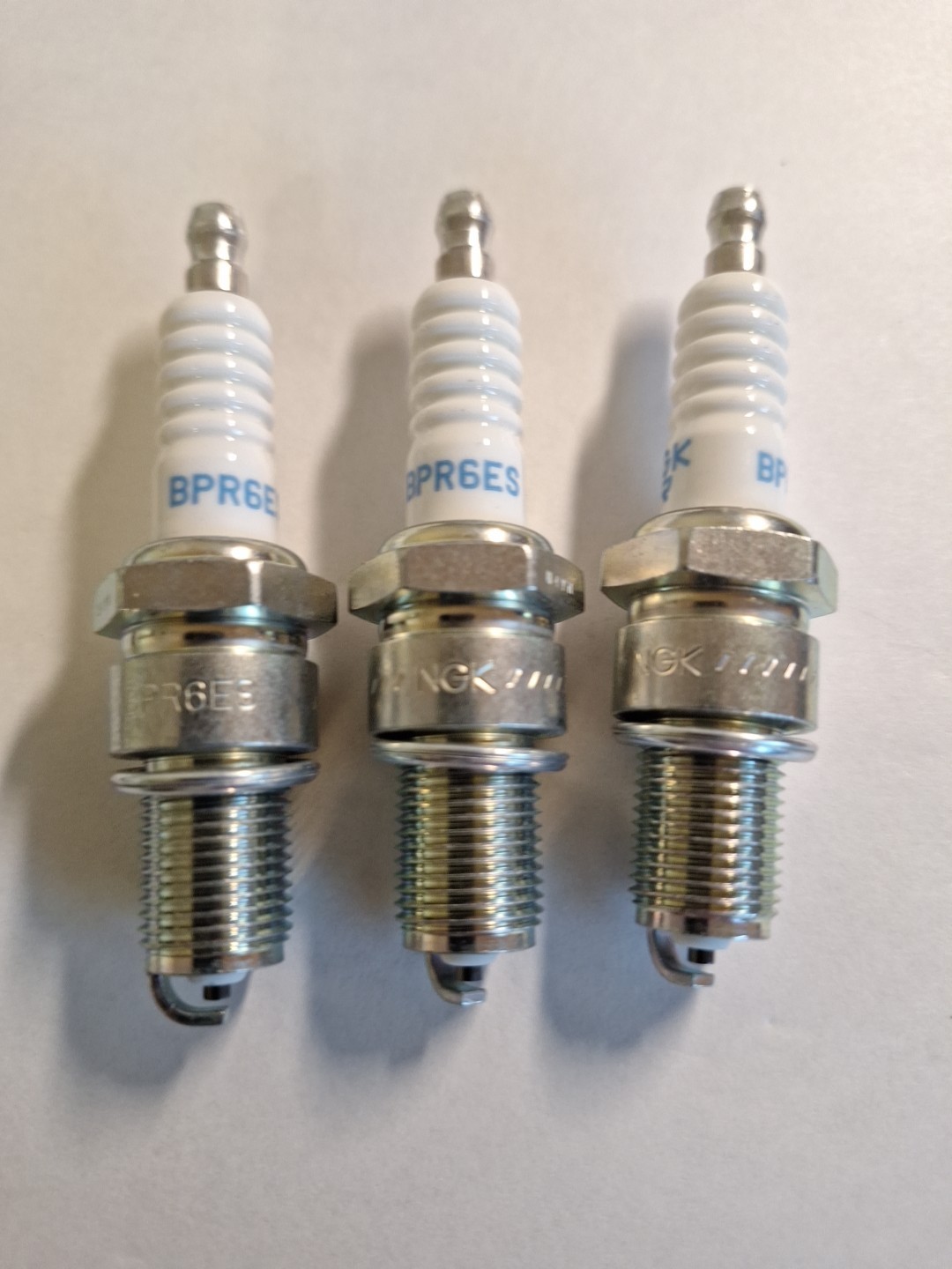 Pack Of 3 Genuine NGK BPR6ES 7131 Standard Spark Plugs.