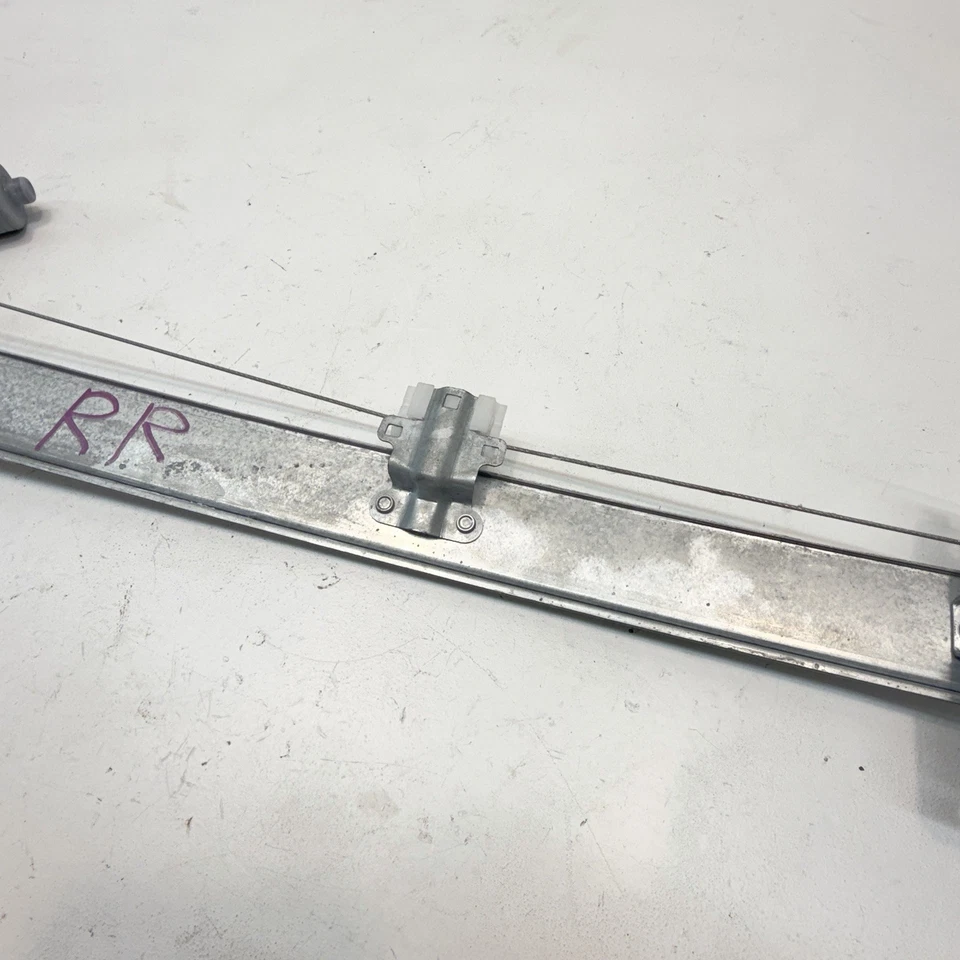 OEM 2016 - 2022 HONDA PILOT REAR RIGHT SIDE DOOR WINDOW REGULATOR W/ MOTOR - Image 3 of 4