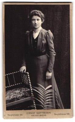 Fotografie Ernst Gottmann, Heidelberg, Hauptstrasse 100, Portrait junge Dame im 