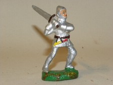 FIGURINE COMPOSITION DURSO MOYEN AGE HOMME AVEC EPEE EN ARMURE CHIALU ELASTOLIN