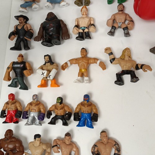 WWE Rumblers Lot Of 23 Figures And Some Accessories With Money In The Bank Case - Picture 3 of 8