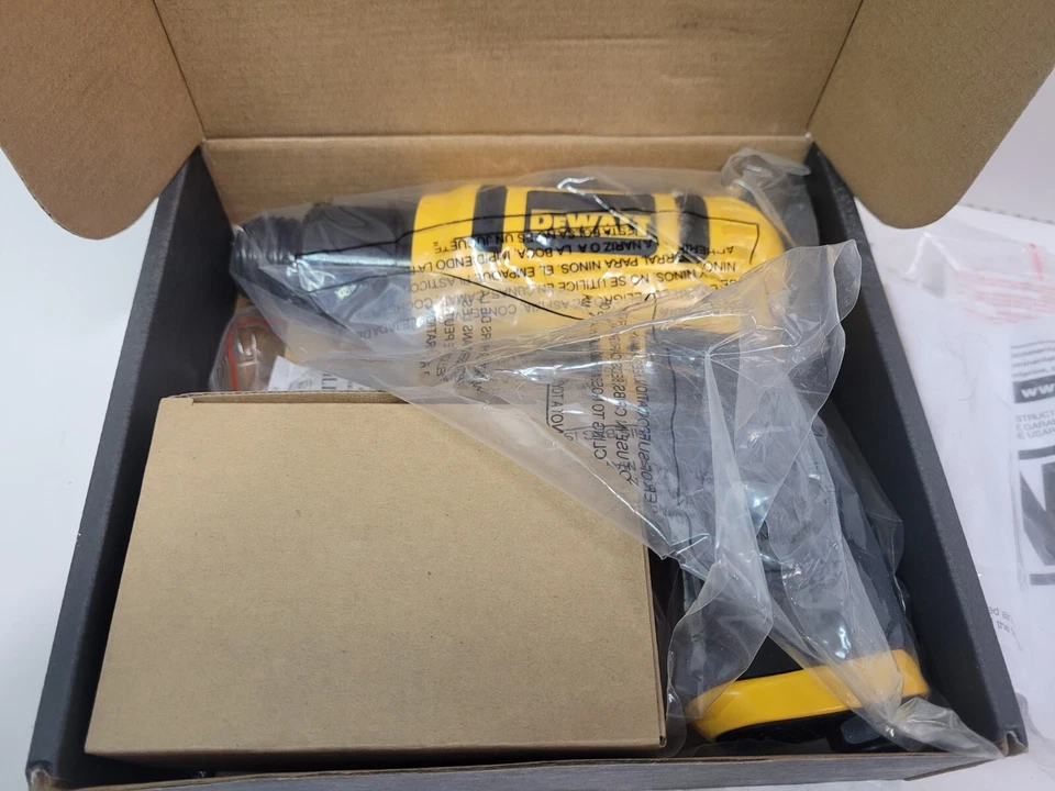 Dewalt Air Chisel Hammer : DWMT70785 - like new ( B260 ) - Image 4 of 4