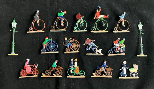 14 BERLINER ZINNFIGUTREN 30MM TIN FLAT HISTORICAL BICYCLISTS & 2 LAMPPOSTS - Picture 3 of 10