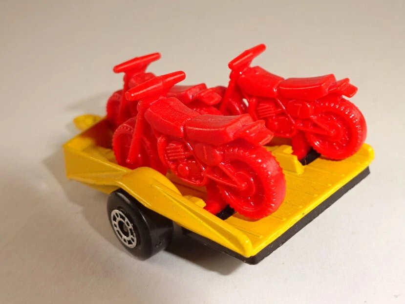 Matchbox Two-Pack 21 & 31 Motorcycle Trailer gelb rote Bikes top - Bild 2 von 4