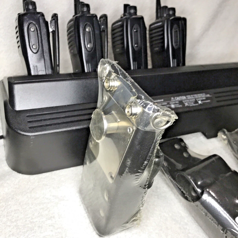 LOTE DE 6 RADIO BIDIRECCIONAL VERTEX EVX-531 CON 1 CARGADOR MÚLTIPLE DE 6 BAHÍAS Y 6* 3 fundas nuevas Foto 3 de 4