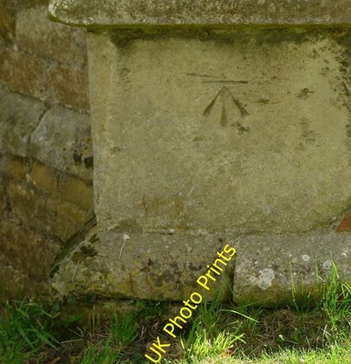 Foto 6x4 Benchmark, St. Peter und St Paul Kirche, Barkestone-le-Vale siehe c2016