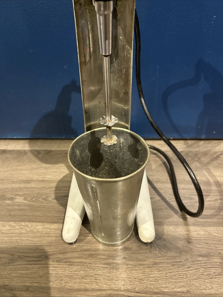 Mezclador de malta batido Gilchrist años 20 de colección n.º Base de hierro/porcelana blanca 22 con taza Foto 3 de 4